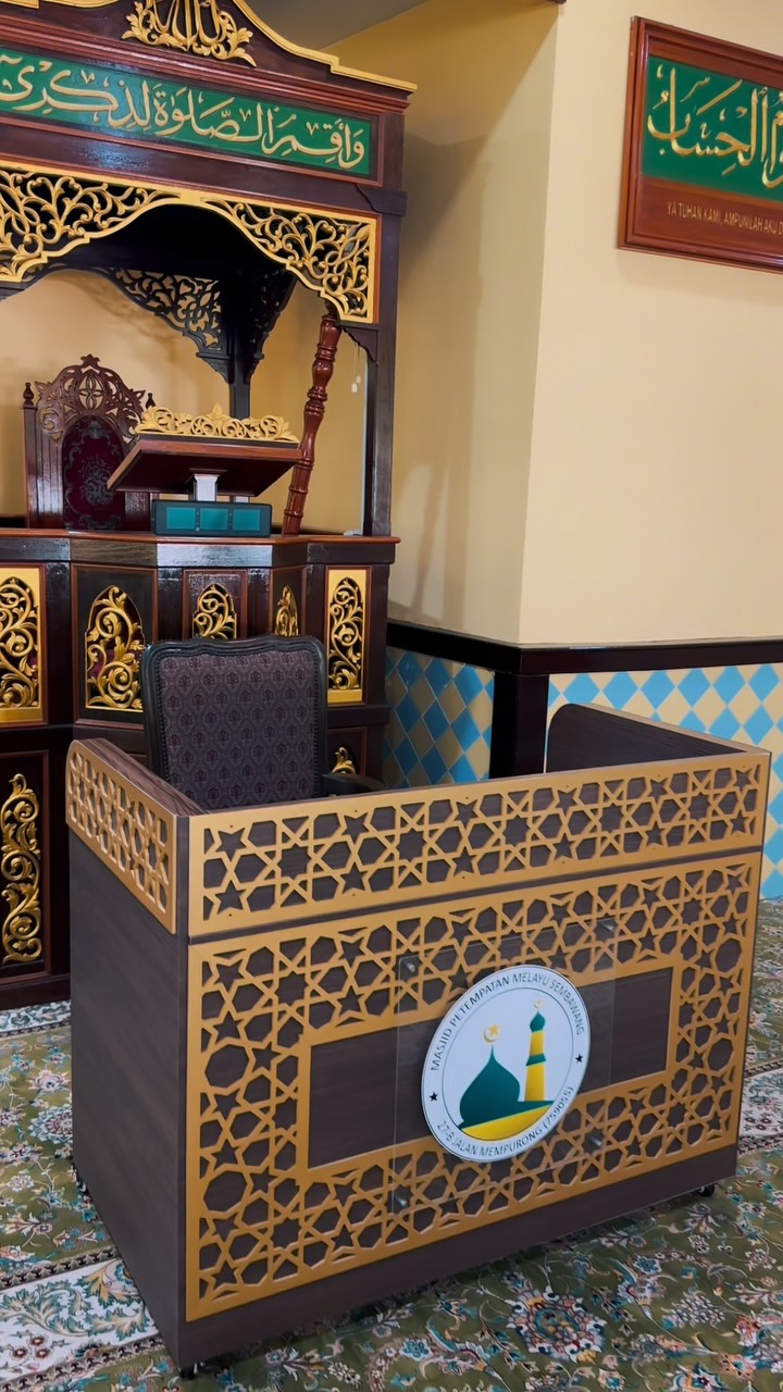 a simple table, built for a noble purpose. 🕌
we are truly honoured to be given the opportunity. the custom kuliah table for Masjid Pertempatan Melayu Sembawang is a small contribution towards a space where knowledge is shared and hearts are reminded of Allah. 🤍
may every lesson taught, every du’a made, and every beneficial word spoken from this table be a source of ongoing rewards for all involved, ameen! 🤲🏼